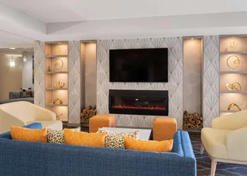 La Quinta Inn & Suites by Wyndham Knoxville Airport hotel thumbnail 3