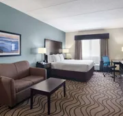 La Quinta Inn & Suites by Wyndham Knoxville Airport hotel detail image 7