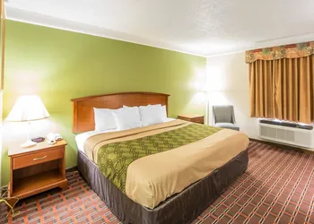 Econo Lodge Knoxville North hotel thumbnail 5