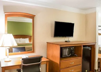 Econo Lodge Knoxville North hotel thumbnail 6