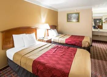 Econo Lodge Knoxville North hotel thumbnail 8