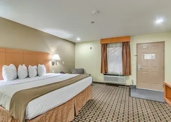 Days Inn by Wyndham Lubbock South hotel thumbnail 3