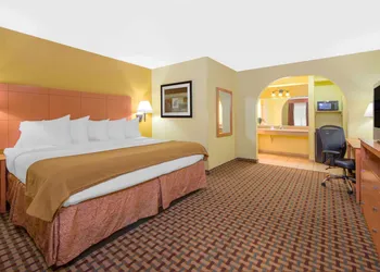 Days Inn by Wyndham Lubbock South hotel thumbnail 7