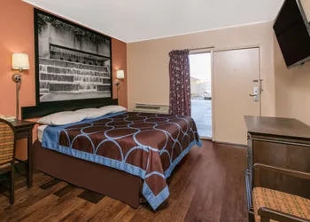 Super 8 by Wyndham Lubbock Civic Center North hotel thumbnail 3