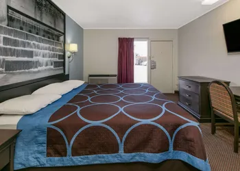Super 8 by Wyndham Lubbock Civic Center North hotel thumbnail 5