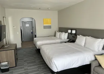 Comfort Inn & Suites hotel thumbnail 3