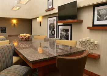 Hampton Inn Springfield-South hotel thumbnail 3