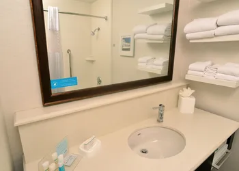 Hampton Inn Springfield-South hotel thumbnail 7