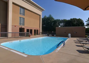 Hampton Inn Springfield-South hotel thumbnail 8