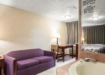 Rodeway Inn & Suites Branford - Guilford hotel thumbnail 6
