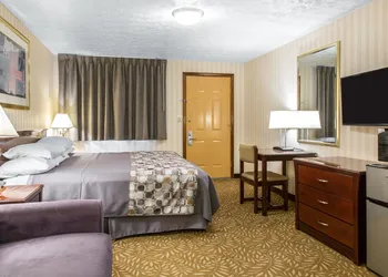 Rodeway Inn & Suites Branford - Guilford hotel thumbnail 7