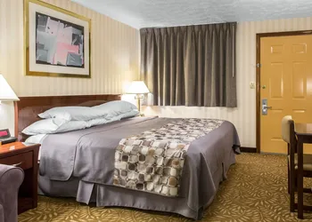 Rodeway Inn & Suites Branford - Guilford hotel thumbnail 8