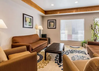 Quality Inn Fresno Near University hotel thumbnail 4