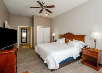Hampton Inn London-North hotel thumbnail 3