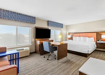 Hampton Inn & Suites Farmington hotel thumbnail 6