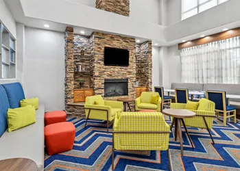Hampton Inn & Suites Farmington hotel thumbnail 2