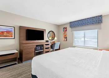 Hampton Inn & Suites Farmington hotel thumbnail 5