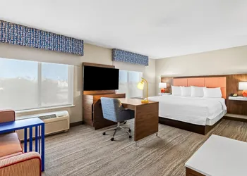 Hampton Inn & Suites Farmington hotel thumbnail 6