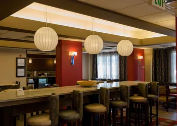 Hampton Inn Oxford-West hotel thumbnail 2