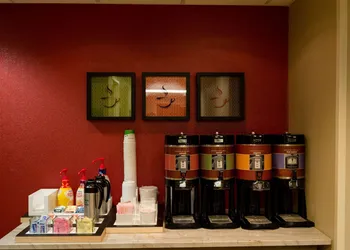 Hampton Inn Oxford-West hotel thumbnail 3