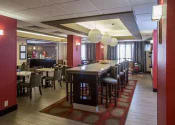 Hampton Inn Oxford-West hotel thumbnail 6