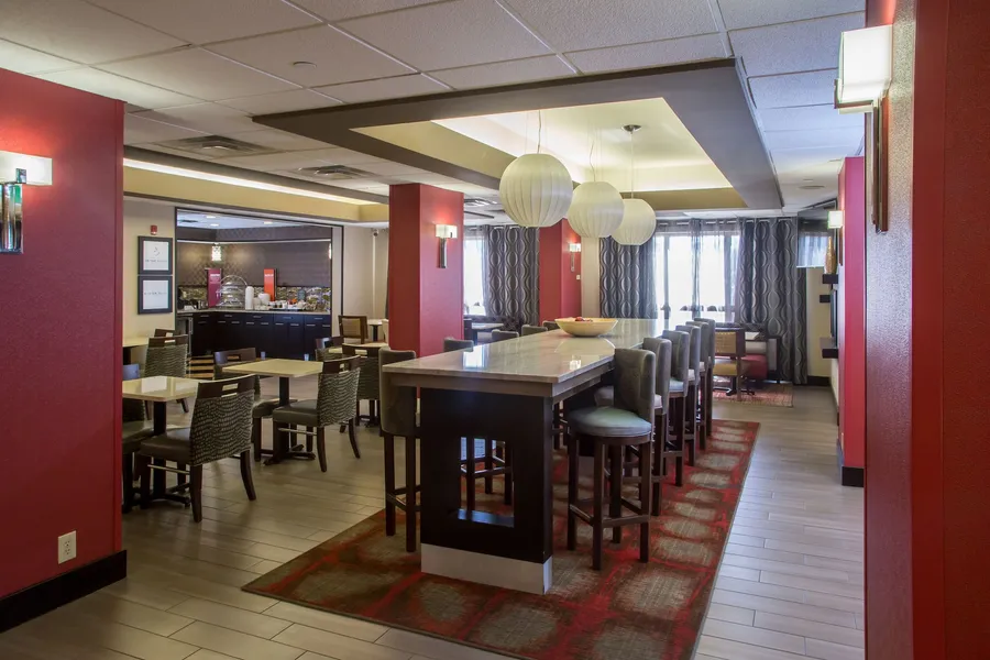 Hampton Inn Oxford-West hotel detail image 6