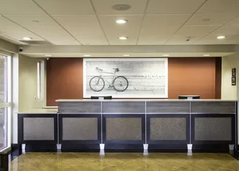 Hampton Inn Oxford-West hotel thumbnail 8