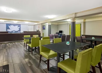 La Quinta Inn by Wyndham Fresno Yosemite hotel thumbnail 2
