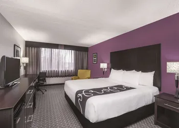 La Quinta Inn by Wyndham Fresno Yosemite hotel thumbnail 8