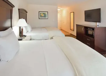 La Quinta Inn & Suites by Wyndham Fowler hotel thumbnail 4