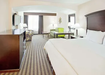 La Quinta Inn & Suites by Wyndham Fowler hotel thumbnail 5