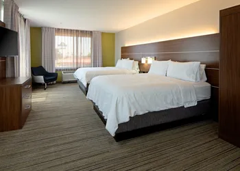 Holiday Inn Express Hotel & Suites Fresno South by IHG hotel thumbnail 2