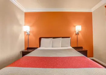 Motel 6 Fresno, CA - Belmont Ave hotel thumbnail 6