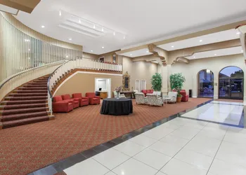 Ramada by Wyndham Fresno North hotel thumbnail 3