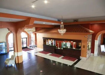 Ramada by Wyndham Fresno North hotel thumbnail 4