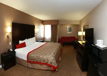Ramada by Wyndham Fresno North hotel thumbnail 8