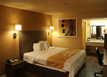Days Inn by Wyndham Fresno South hotel thumbnail 4