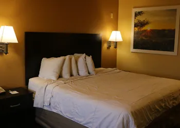 Days Inn by Wyndham Fresno South hotel thumbnail 5