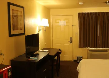Days Inn by Wyndham Fresno South hotel thumbnail 6