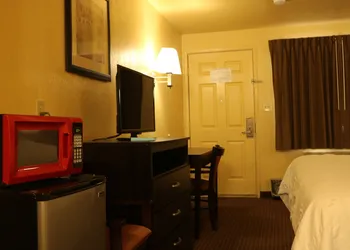 Days Inn by Wyndham Fresno South hotel thumbnail 7