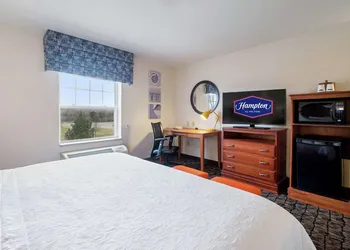 Hampton Inn & Suites Rockland hotel thumbnail 8