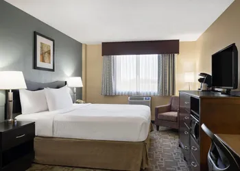Ramada by Wyndham Saskatoon hotel thumbnail 7