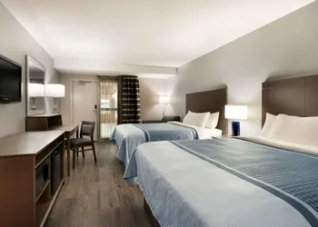 Travelodge by Wyndham Saskatoon hotel thumbnail 3
