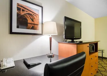 Comfort Inn Saskatoon Centre hotel thumbnail 8