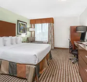 Ramada by Wyndham Carlyle hotel detail image 4