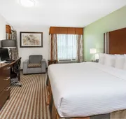 Ramada by Wyndham Carlyle hotel detail image 7