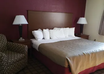 AmericInn by Wyndham Burlington hotel thumbnail 4