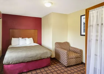 AmericInn by Wyndham Burlington hotel thumbnail 7