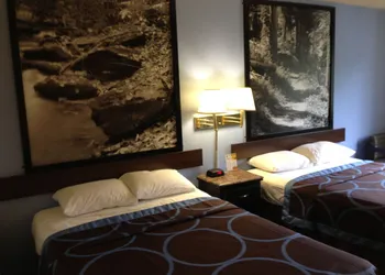 Super 8 by Wyndham New Castle hotel thumbnail 5