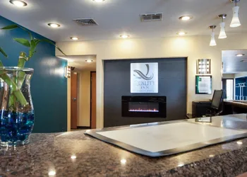 Quality Inn Airport East hotel thumbnail 4